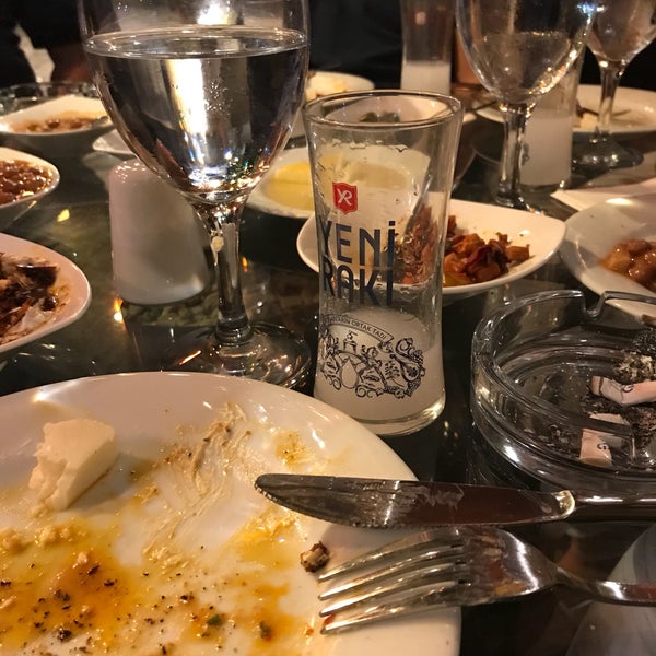 รูปภาพถ่ายที่ Neyzen Restaurant โดย Esra Ç. เมื่อ 6/23/2018