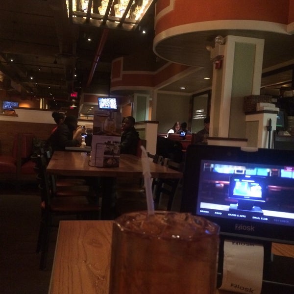 Photo taken at Chili&#39;s Grill &amp; Bar by Bya C. on 2/13/2015