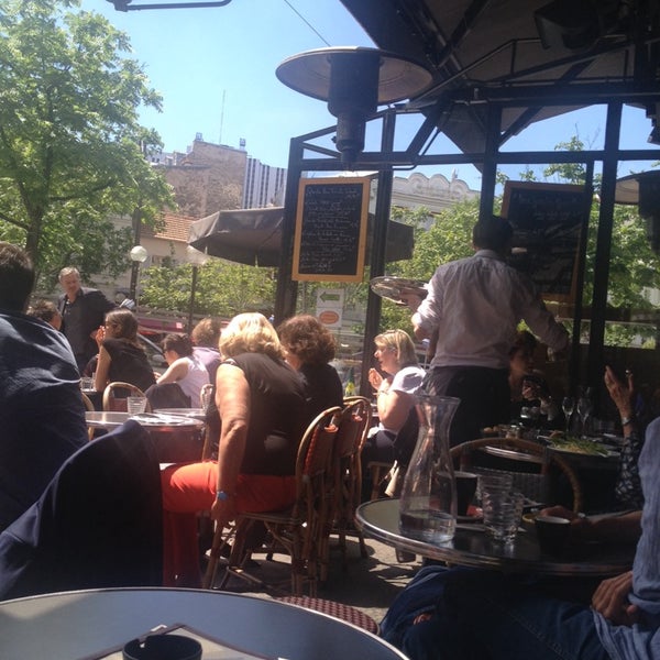 Foto diambil di Café Odessa oleh Caroline K. pada 6/20/2014