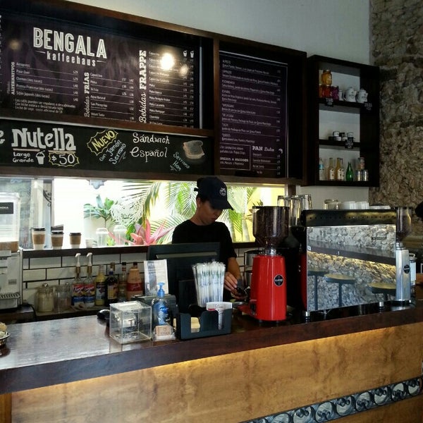 Photo taken at Bengala Kaffeehaus by Juan Pablo on 4/7/2016