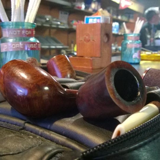Edwards Pipes, Tobacco & Fine Cigars Smoke Shop in Lake Hollingsworth