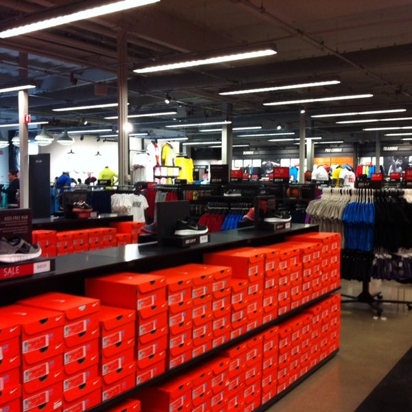 Symmetrie toren Pakistaans Nike Factory Store - Sporting Goods Shops in West Valley