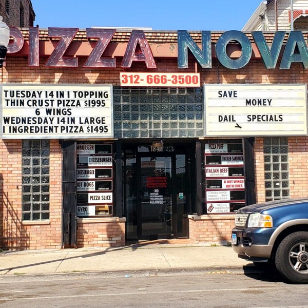 Foto tirada no(a) Pizza Nova por Mark S. em 8/28/2023