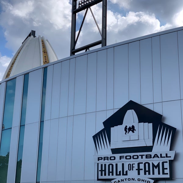 รูปภาพถ่ายที่ Pro Football Hall of Fame โดย Gabe T. เมื่อ 10/11/2019