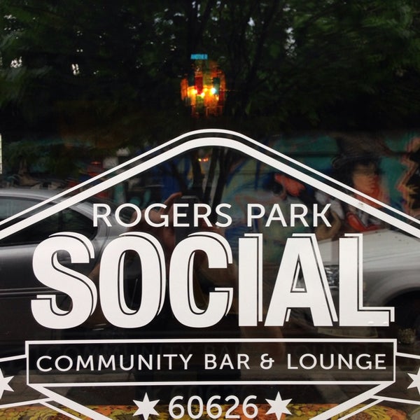 รูปภาพถ่ายที่ Rogers Park Social โดย Bryant D. เมื่อ 5/26/2014