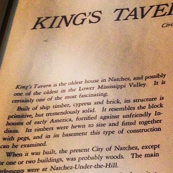 รูปภาพถ่ายที่ King&#39;s Tavern Natchez โดย Dorsey C. เมื่อ 5/10/2014