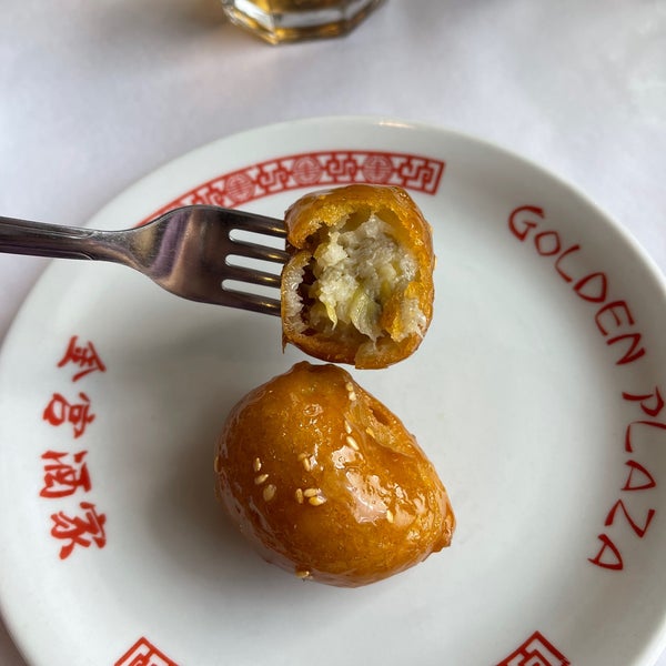 Foto tomada en Golden Plaza Chinese Restaurant  por Tiffany el 2/9/2023