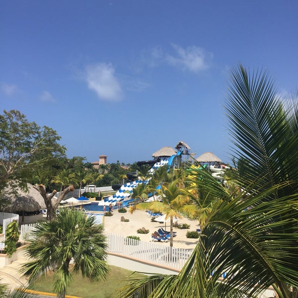 Photo taken at Memories Splash Punta Cana - All Inclusive by Hansel H. on 5/25/2015