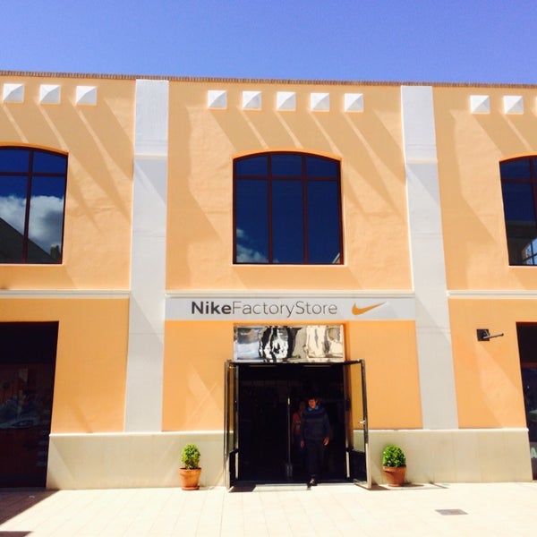 Brillante montar miel Nike Store Factory La Noria - Sporting Goods Shop in Murcia