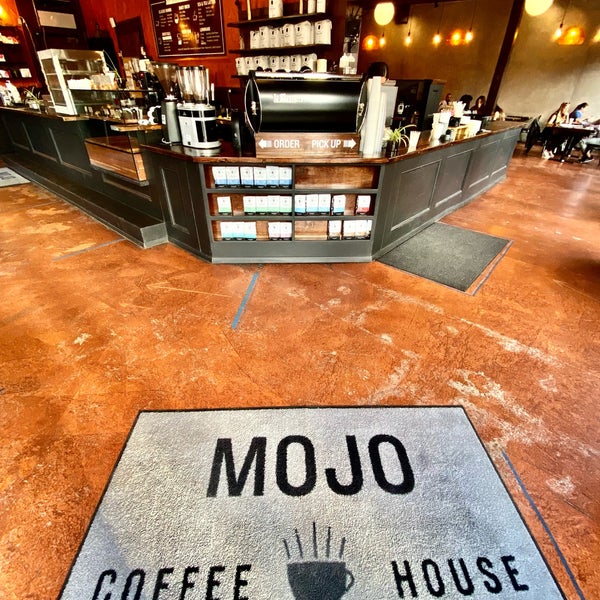 Foto tomada en Mojo Coffee House  por Hala A. el 7/15/2021