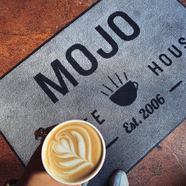 Foto tirada no(a) Mojo Coffee House por Hala A. em 7/15/2021