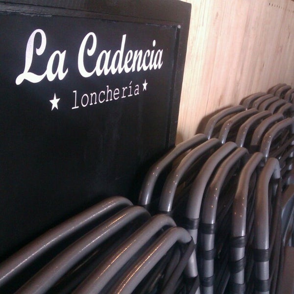 Photo taken at La Cadencia Lonchería by Oscar A. on 4/16/2013