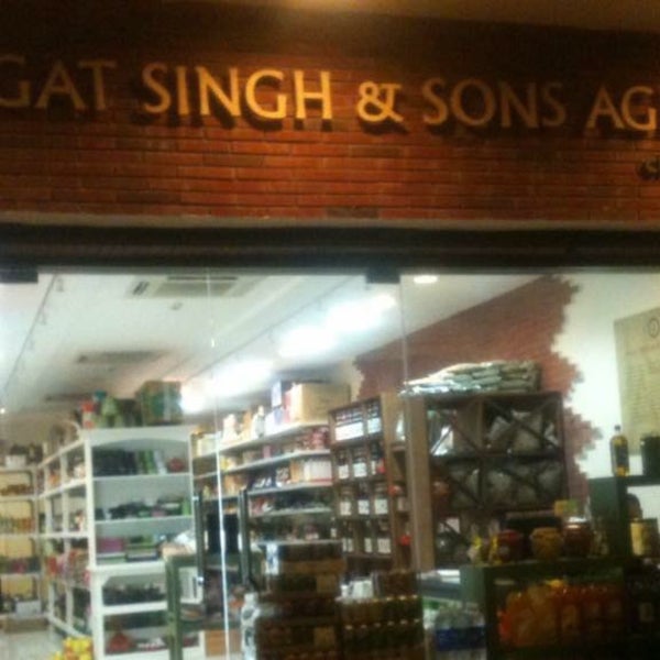 Foto tirada no(a) chef&#39;s gateway | Jagat Singh &amp; Sons Agencies por Gurvin em 5/3/2016