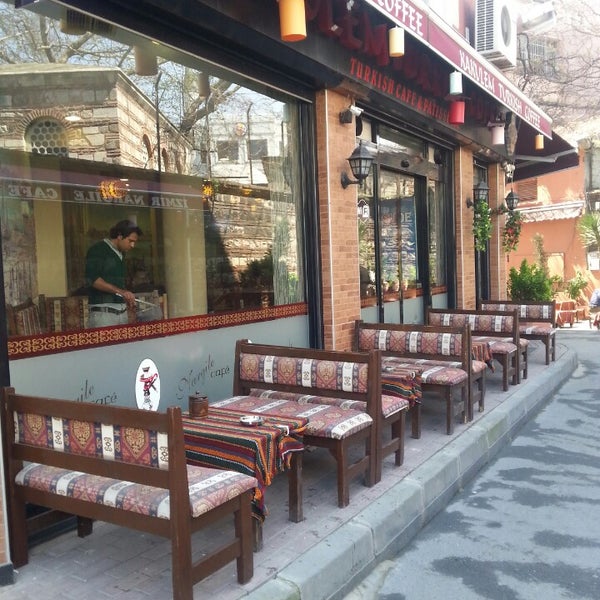 4/4/2014にBulent O.がKakulem Nargile Cafeで撮った写真