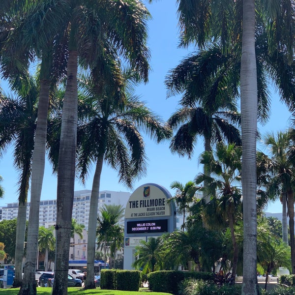 Снимок сделан в The Fillmore Miami Beach at The Jackie Gleason Theater пользователем alison b. 10/21/2019