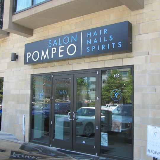 Das Foto wurde bei Salon Pompeo von Salon Pompeo am 9/3/2013 aufgenommen