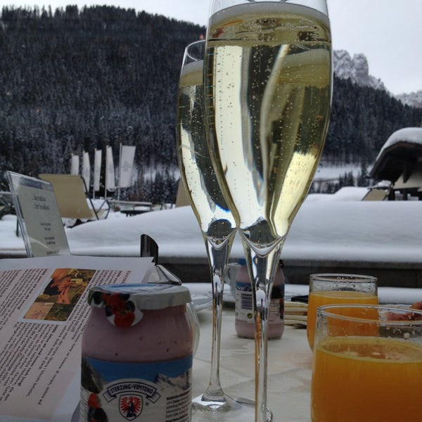 2/26/2013 tarihinde Andrey D.ziyaretçi tarafından Alpenroyal Grand Hotel'de çekilen fotoğraf