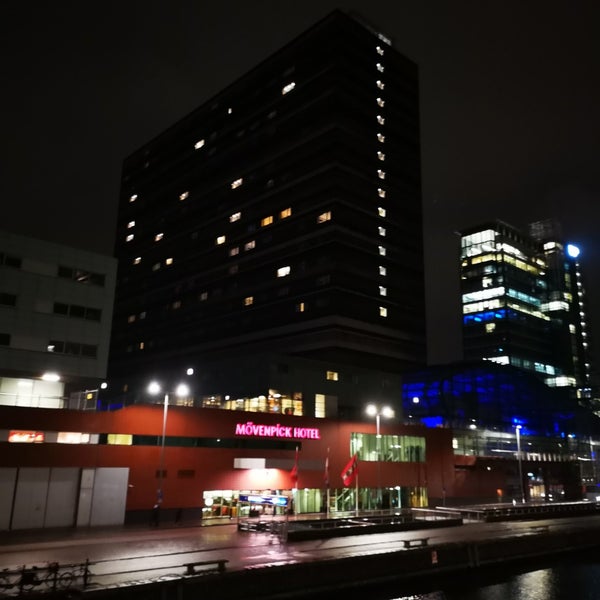 Снимок сделан в Mövenpick Hotel Amsterdam City Centre пользователем Samuel A. Budiono 11/3/2022