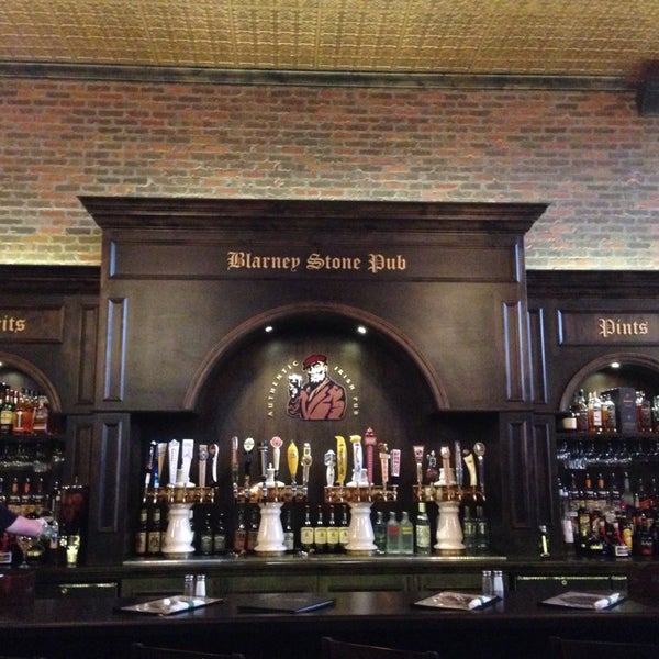 Foto tirada no(a) The Blarney Stone Pub - West Fargo por MH H. em 6/12/2014