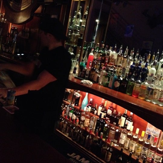 10/8/2012 tarihinde Dj O.ziyaretçi tarafından Mother&#39;s Tavern'de çekilen fotoğraf