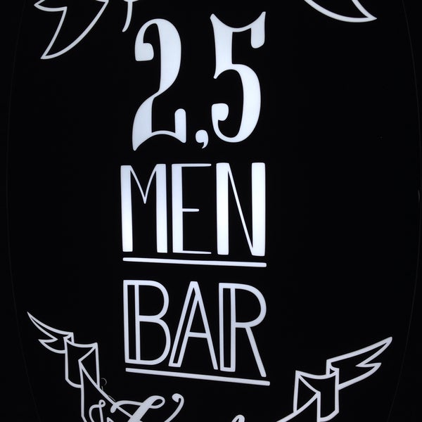Foto diambil di 2,5 men bar oleh Any B. pada 10/18/2015