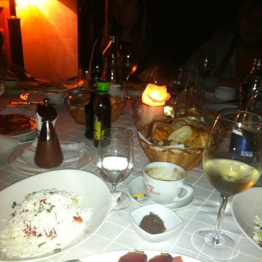 9/19/2012에 danijela d.님이 Amphora Restaurant에서 찍은 사진