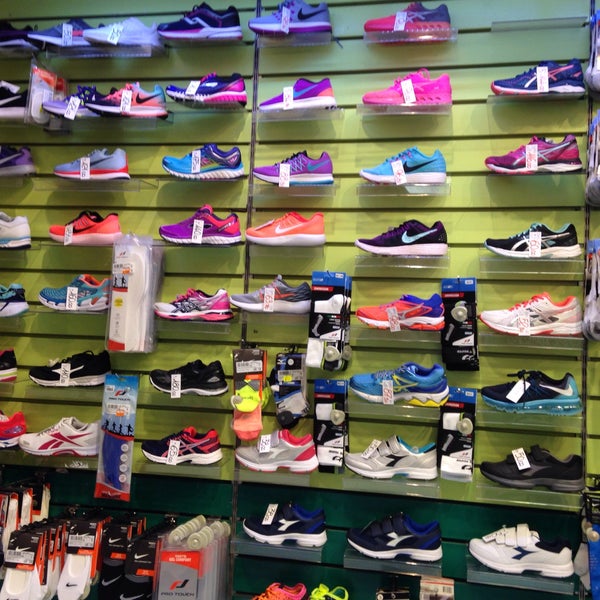 Negozio scarpe bologna hotsell