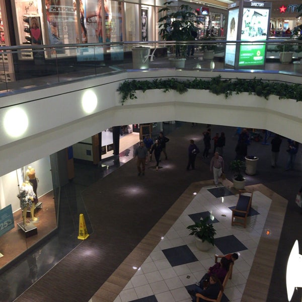 Foto tirada no(a) Hanes Mall por Baja 3. em 3/14/2015