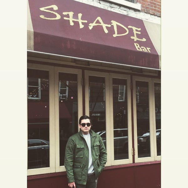 รูปภาพถ่ายที่ Shade โดย Joel R. เมื่อ 3/21/2015