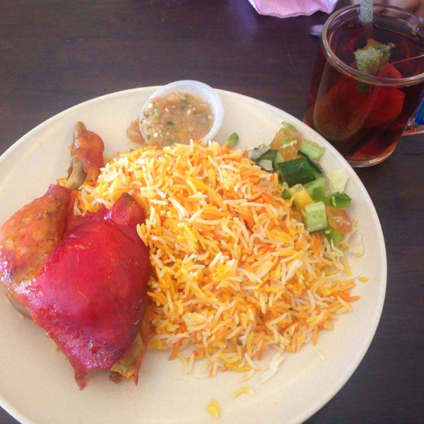 Foto scattata a Al-Mukalla Arabian Restaurant da Z ∑ Ꭰ Ꭰ ◢. il 8/26/2014