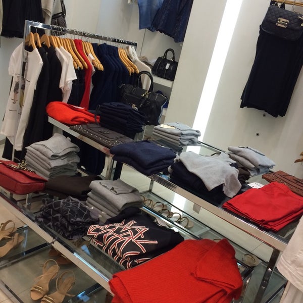 фотомагазин одежды. тц комсомольская площадь петропавловск-камчатский. бутик одежды. Cropp town белгород. популярные брендовые магазины.