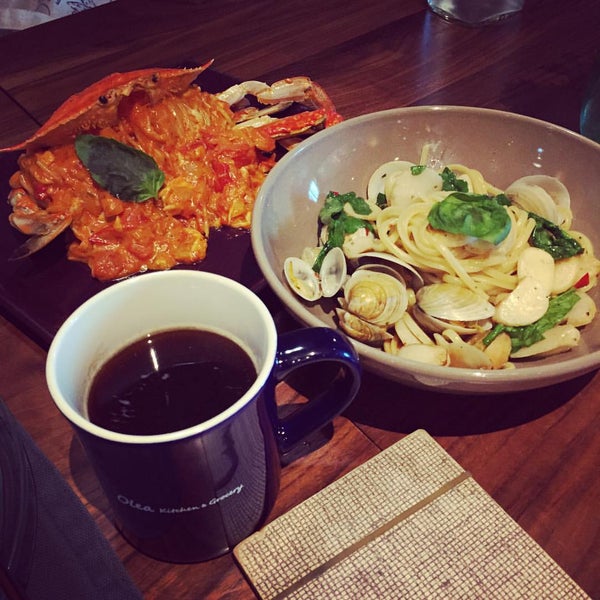 Photo taken at Olea Kitchen &amp; Grocery by Joyee on 9/8/2015