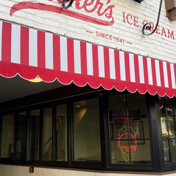 Foto tirada no(a) Tucker&#39;s Ice Cream por John A. em 7/4/2021