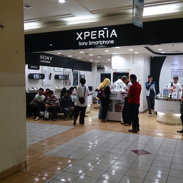 This pic taken at 10.30, xperia care open 11.00. You can see if not come early. What a GOOD EXPERIENCE