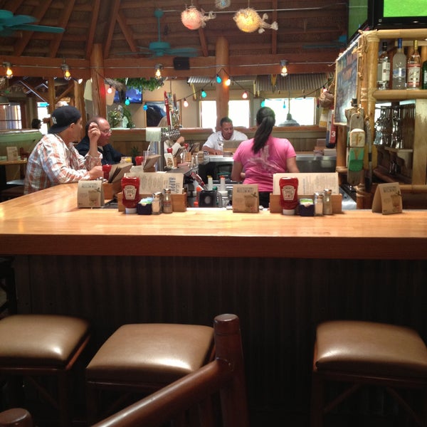 4/17/2013 tarihinde Robert M.ziyaretçi tarafından Islands Restaurant'de çekilen fotoğraf