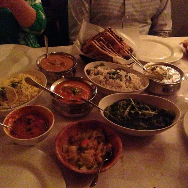 Foto diambil di Chola Eclectic Indian Cuisine oleh Rose T. pada 1/1/2014