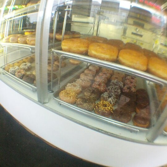 12/1/2012 tarihinde Joe S.ziyaretçi tarafından All Stars Donuts'de çekilen fotoğraf