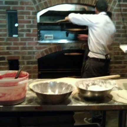 10/5/2012 tarihinde Tom S.ziyaretçi tarafından AJ&#39;s NY Pizzeria of Topeka'de çekilen fotoğraf