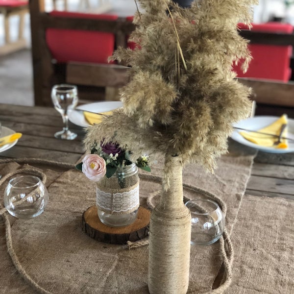 Das Foto wurde bei Melek Garden Restaurant von PINAR am 2/4/2018 aufgenommen