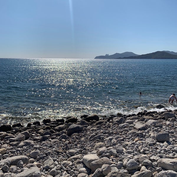 Photo taken at Experimental Beach Ibiza by Luis V. on 8/4/2023