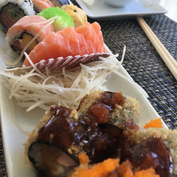 Das Foto wurde bei Sushihana Sushi Bar von Luis V. am 7/27/2018 aufgenommen