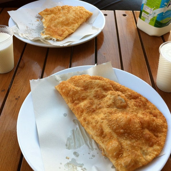 Kırım Çiğ Börek Mantı Konak'ta Börekçi
