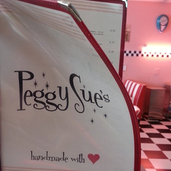 รูปภาพถ่ายที่ Peggy Sue&#39;s Food From America โดย Peggy Sue Marbella เมื่อ 7/12/2014