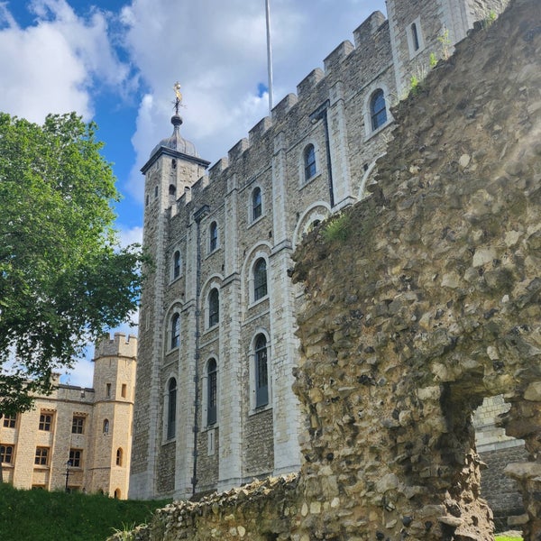 Photo taken at Tower of London by Nadya E. on 5/24/2024
