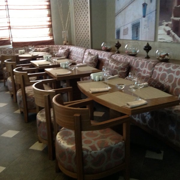 9/5/2013에 Asif P.님이 AVAZ Dining &amp; Lounge에서 찍은 사진