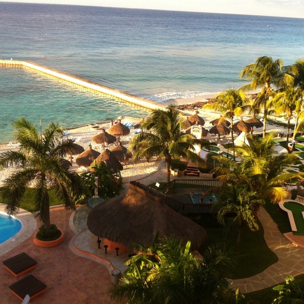 รูปภาพถ่ายที่ El Cozumeleño Beach Resort โดย Árni Jón Á. เมื่อ 12/23/2012