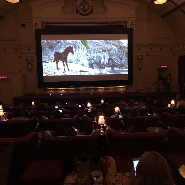 Foto tirada no(a) Electric Cinema por With Warm Regards, П. em 9/14/2019