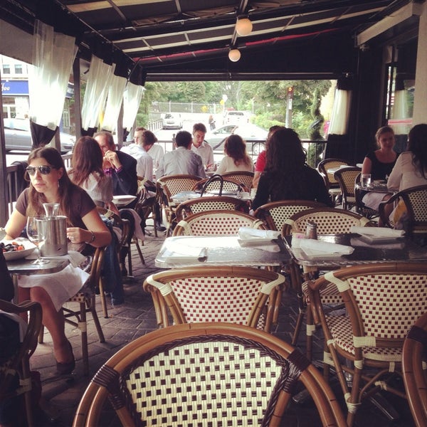 Foto tirada no(a) Coquine Restaurant por ClearFit em 9/12/2013