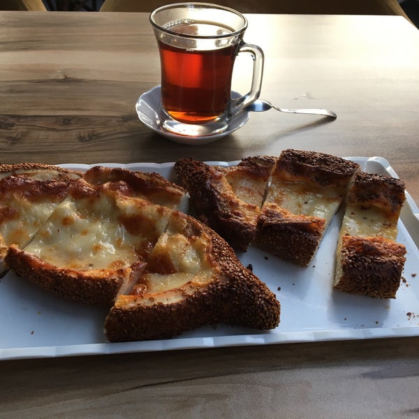 Photo taken at Çankaya Simit Cafe &amp; Bistro by Anıl K. on 10/16/2016