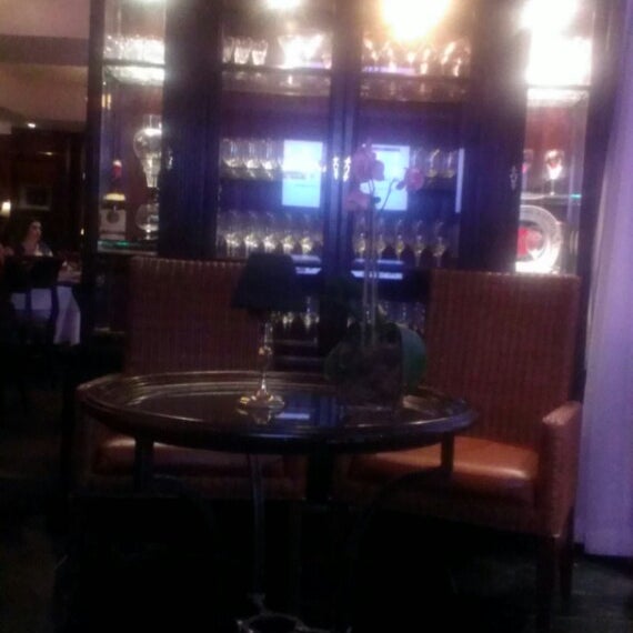 5/31/2014에 Yas S.님이 Kiran&#39;s Restaurant &amp; Bar에서 찍은 사진